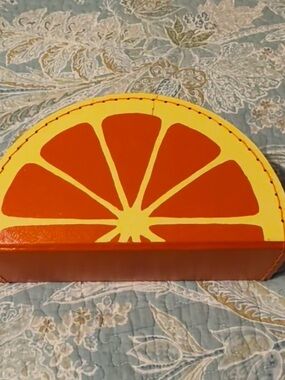 Vintage citrus slice storage box with handle/clasp, used